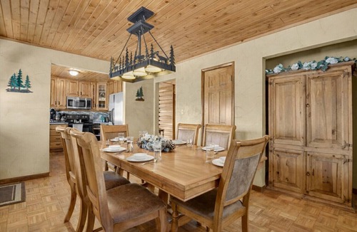 Spring Valley Cabin | Family friendly, Hot tub, GAME ROOM, Pikes Peak Views