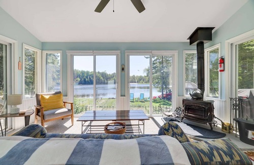 Blakeslee Cabin | ⛷️⛱️⛰️Family Lake Front❤️HotTub☆Fireplace☆Boat/Fish☆Games☆Families☆Dogs+