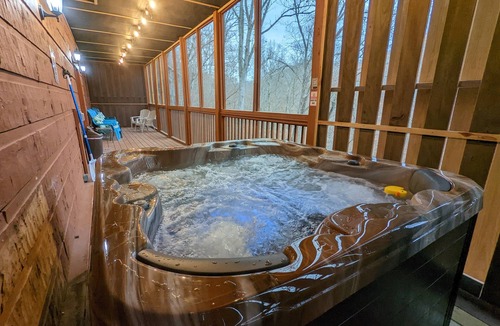 Sevierville Cabin | Family Log Cabin, Sleeps 11, Fireplace, Hot Tub, Arcade, Pong, Location+