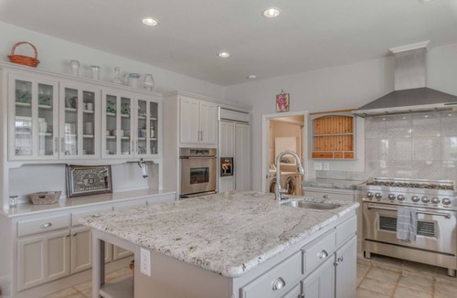 Shenandoah Valley House | Family Winery Estate · Pet-Friendly Home with Vineyard Views