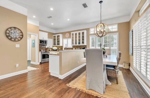 Clipper Cove House | 🏖️ Fancy Nancy’s Beach House 🌴 Walk 2 Beach Community Pool Porch Swing