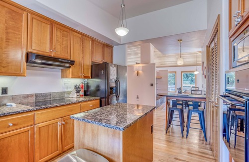 Neskowin House | Fantastic Custom Ocean-View Home Near Neskowin has Deck, Spa Tub, Hot Tub!
