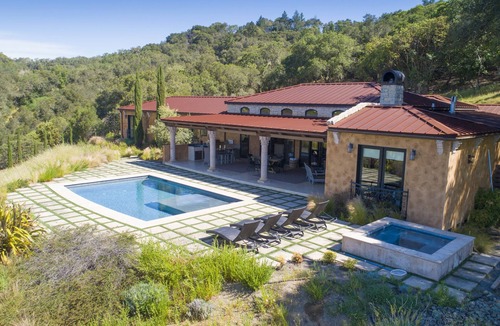 Geyserville House | Farm Stay Villa on 55 Acres/Pool, Hot Tub & Complimentary Wine Tasting