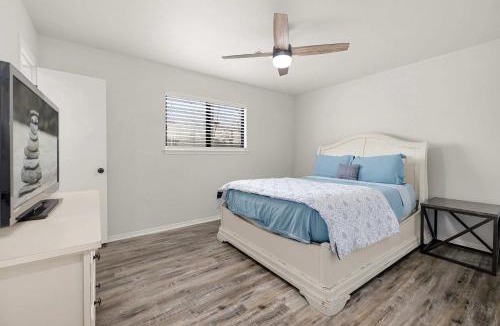 Fayetteville House | Fiesta Stay-Tons of Restaurants&Shops-Central Fay