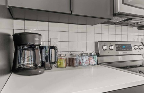 West Poplar Apartment | FIFA Foodie Central King Beds - Balcony - Gym