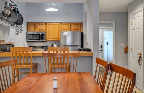 West Hartford Condo | Fireplace Condo, Pet-Friendly, Newton Village