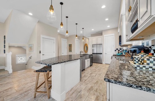 Sunnyside House | Fish & Whistle: Family Beach Retreat on Lake Carillon, w/Interior Updates