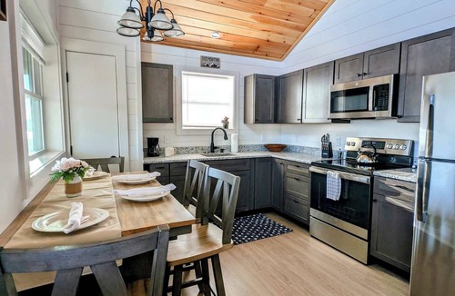 Sullivan House | Fishing cabin, wildlife, walk to the pond, sleeps 5
