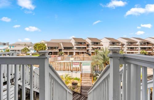 Navarre Beach Apartment | Flamingo Cottage, has pool, near beach, great value