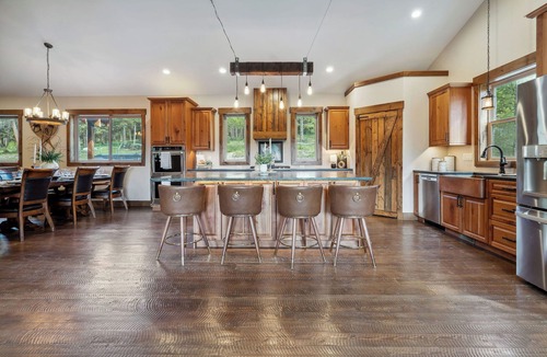 Marion House | Forest Setting, McGregor Lake Lodge, Sleeps 10!