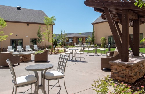 Hillsboro Apartment | Free Breakfast. Pool. Gym. Quick Drive to Rock Creek Country Club!
