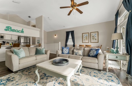 Silver Sands Beach House | Free Pool Heating 90 steps to Beach Sleeps 10 Pet Friendly Private Home