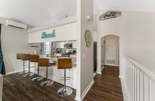 Silver Sands Beach House | Free Pool Heating 90 steps to Beach Sleeps 10 Pet Friendly Private Home