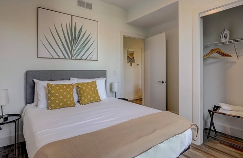 Brewerytown Apartment | Frontdesk | 1BR Apt near Philadelphia City Hall