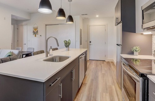 Brewerytown Apartment | Frontdesk | 1BR Apt near Philadelphia City Hall