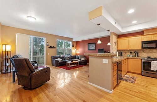 Hillsboro House | Furnished Short-term Townhome in Amberglen of Beaverton