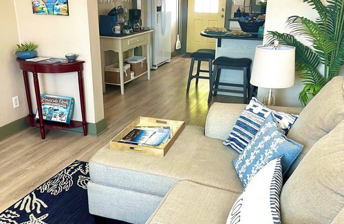 South Pensacola Cottage | ~Gem on G St~2BR~Downtown Pensacola~Furbabies~Walk to Restaurants & Supposey~