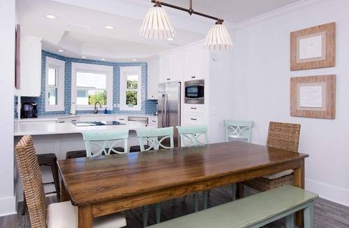 Sunnyside House | GENERATIONS BEACH HOUSE - BEACHFRONT - CARILLON BEACH - 8 Beach Lounge Chairs