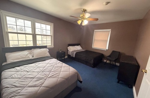 Bensalem House | Get Away Casino -Cozy 2-Bedroom Home Near PARX Casino & Sesame Place