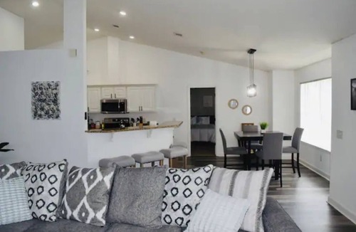 Emerald Shores House | Good Vibes On Gulf Near The Beach And Downtown
