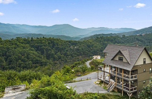 Chalet Village North Cabin | GORGEOUS Luxury VIEW Cabin! Theater & Game Room! Huge Decks! Fire Pits! Hot Tub!
