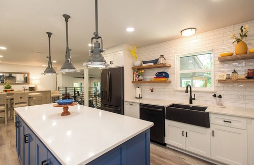 Gun Barrel City House | Gorgeous Modern Lakeside Getaway in Gun Barrel City