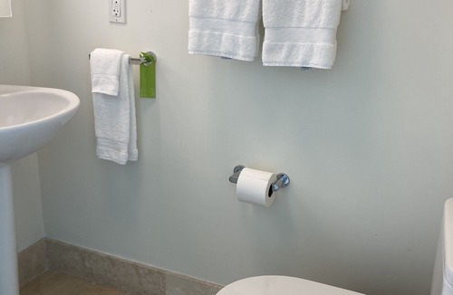 Mid Beach Hotel | Gorgeous renovated corner 1bd 2bath bayview apt with 2 complimentary passes