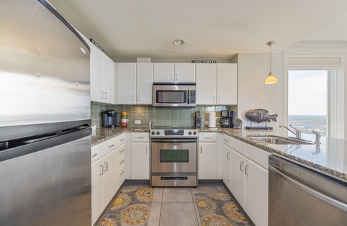 Panama City Beach Condo | Grand Panama Resort 3BD 3BTH 1500 sq ft Oceanview. Pets welcome! Park 3 cars.