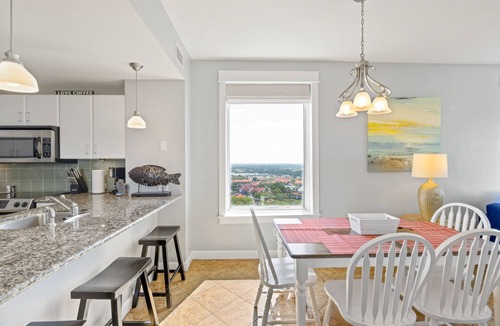 Panama City Beach Condo | Grand Panama Resort 3BD 3BTH 1500 sq ft Oceanview. Pets welcome! Park 3 cars.