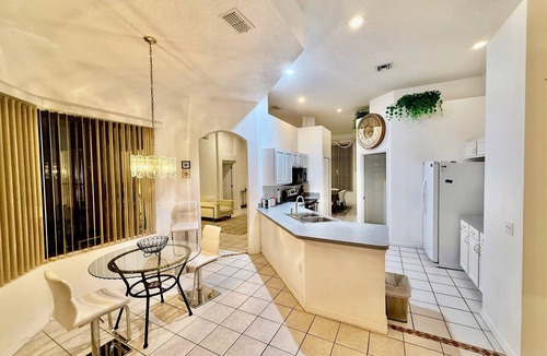 Sandy Ridge House | Grand Superior Grove 4BR Home Near Disney