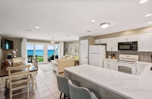 Seacrest Condo | Gulf-Front Condo w/Pool & Beach Chair Access