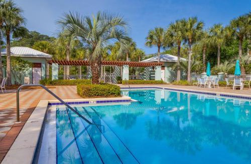 Gulf Place House | Gulf Place Courtyard 29 by Newman-Dailey