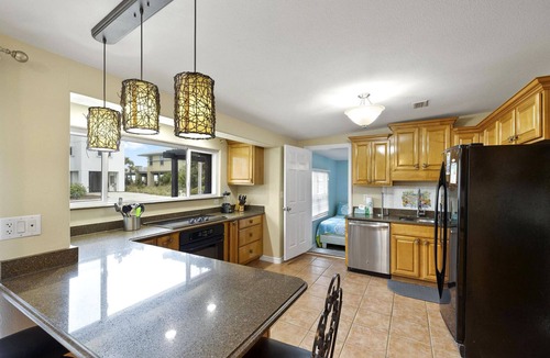 Villa Primera House | Gulf View Beach Cottage with Rooftop Deck | Pet Friendly