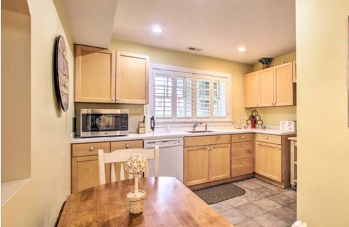 Narragansett House | Harbour Island Coast House, shoulder season mid-week specials! Booking 2027