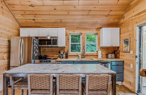 Woodstock House | Highland Cabin above Woodstock Village, Pets Welcome