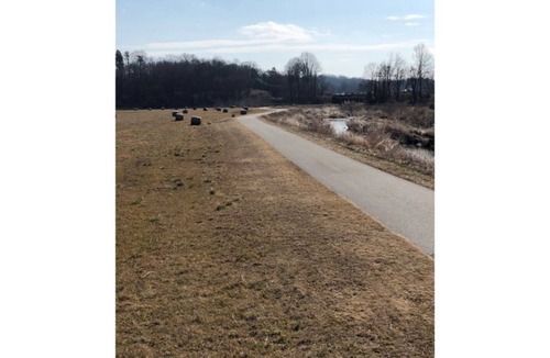Mount Airy Apartment | Hillcrest Hideaway