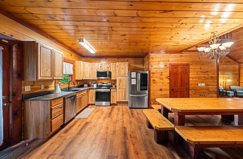 Cosby House | Hilltop Hideaway: HUGE Indoor Heated Pool/Hot Tub/Theatre/Sleeps 18/Pets