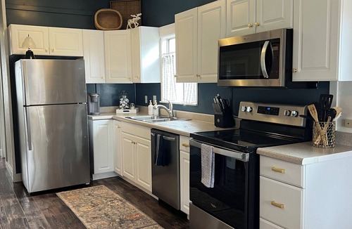 Old Bend House | Historic 1917 cottage by the river, walkable to all of downtown Bend!
