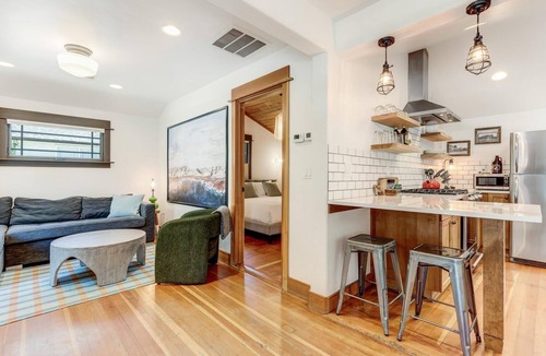 Old Bend House | Historic Cecil Sly House, Salt Hot Tub, Electric Charger, in Downtown