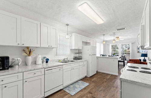 Panama City House | Historic St Andrews Cottage Bikes, Walk to Marina, Porch, Patio & Yard
