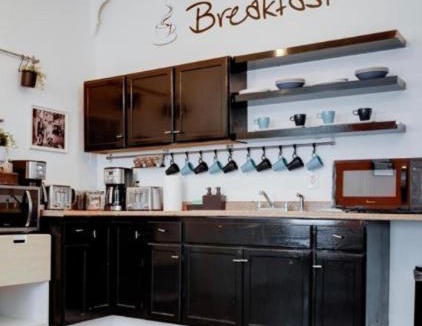 East Little Havana Hostel | Hola - Brickell- Bayside Wynwood - Downtown - WiFi - Female Dorms and Male Dorms - No Mixed