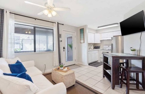 Holiday Beach Condo | Holiday Haven! 2- Min Walk to Sandy Beach!