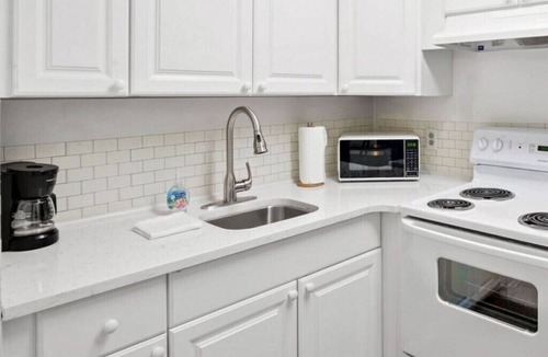 Holiday Beach Condo | Holiday Haven! 2- Min Walk to Sandy Beach!