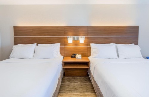 Orange Beach Resort | Holiday Inn Express Orange Beach - On The Beach by IHG