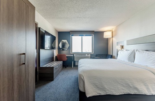 Old City Hotel | Holiday Inn Express Philadelphia - Penns Landing by IHG