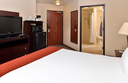 Lake Oswego Hotel | Holiday Inn Express Portland South - Lake Oswego by IHG