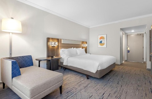 Plainsboro Hotel | Holiday Inn Express Princeton Southeast by IHG