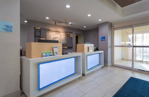 Reading Hotel | Holiday Inn Express And Suites Reading, an IHG Hotel