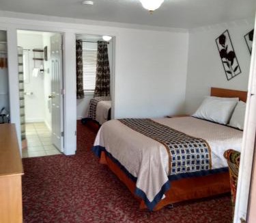 Larkspur Hotel | Holiday Motel Bend