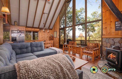 Basye Ski Chalet | Holocene Chalet - treetop mountain views!